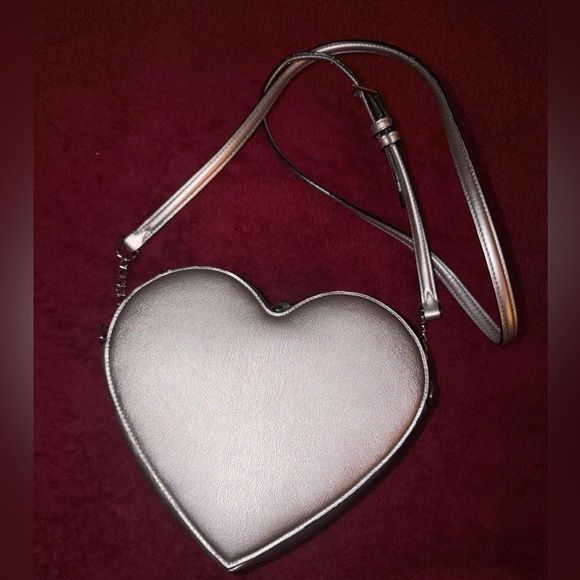 Victoria’s Secret Metallic Heart-Shaped Silver Crossbody Bag NWOT - Picture 2 of 5